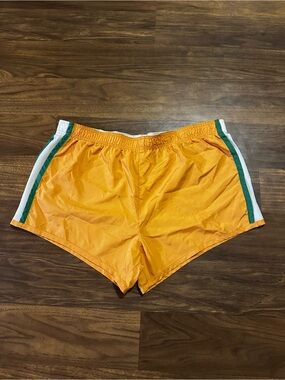 Vintage Alvin’s island shorts